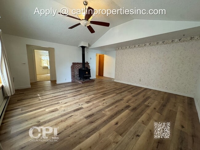 Building Photo - MOVE IN SPECIAL -  1/2 FIRST MONTHS RENT!!