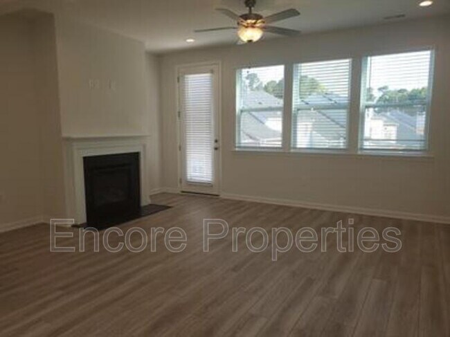 Building Photo - 747 Amarra Dr