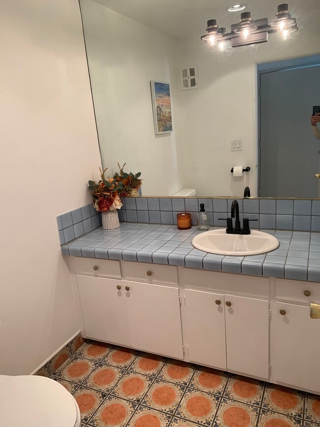 downstairs powder room - 11138 Aqua Vista St