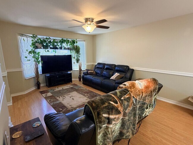 Building Photo - EPHRATA- 2+ bed/2 bath home with private deck w/ hillside views, d/w, a/c and garage! W/S/G paid!