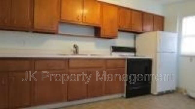 Building Photo - 1322 1st Ave NW