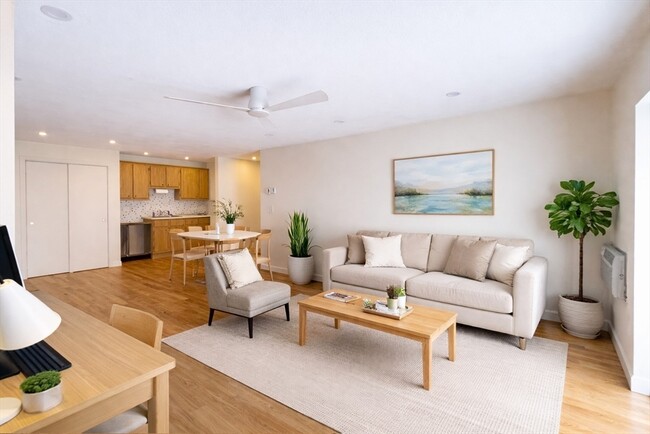 Building Photo - 25 Custer St