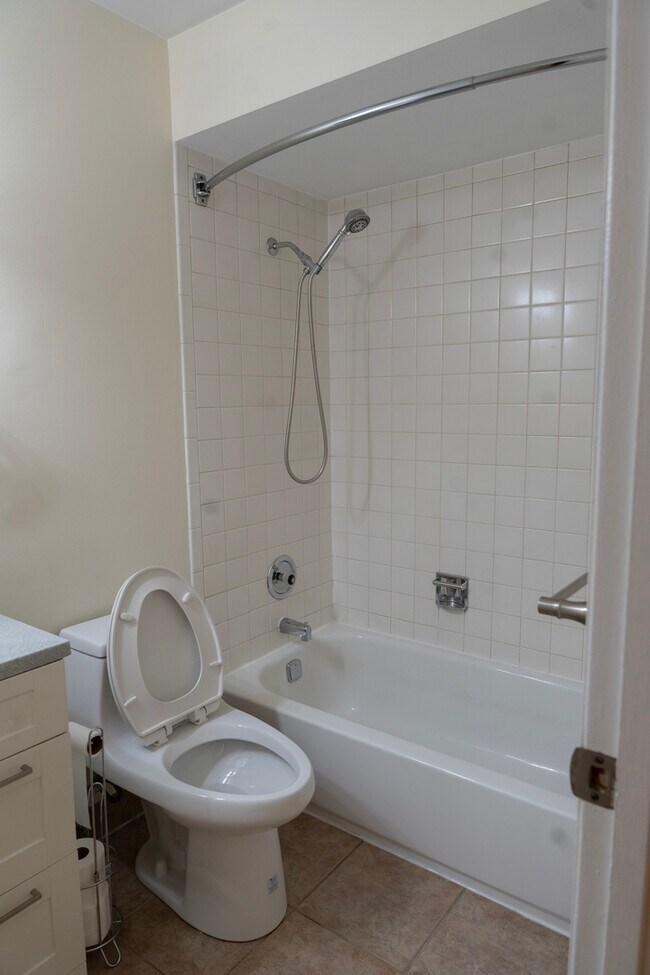 Building Photo - 1026 Castilian Ct