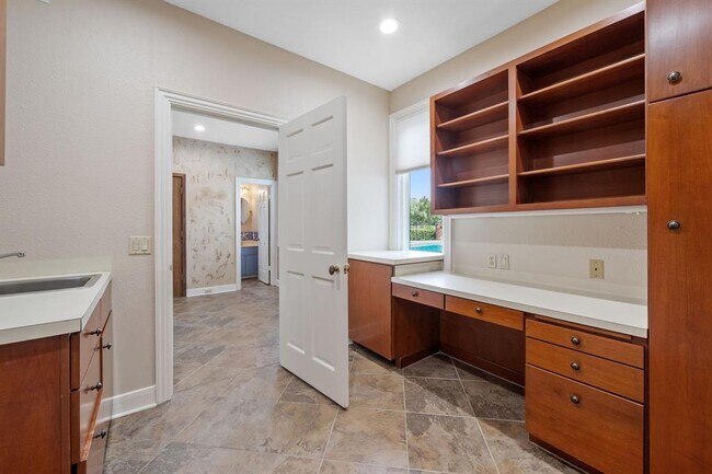 Building Photo - 91 Heathrow Ln