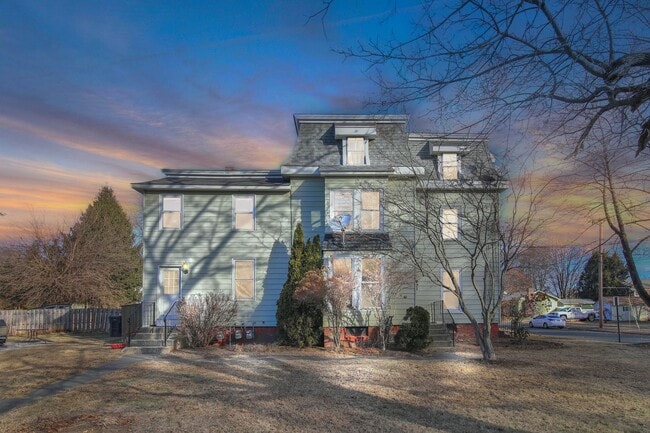 Building Photo - 15 Myrtle Ave