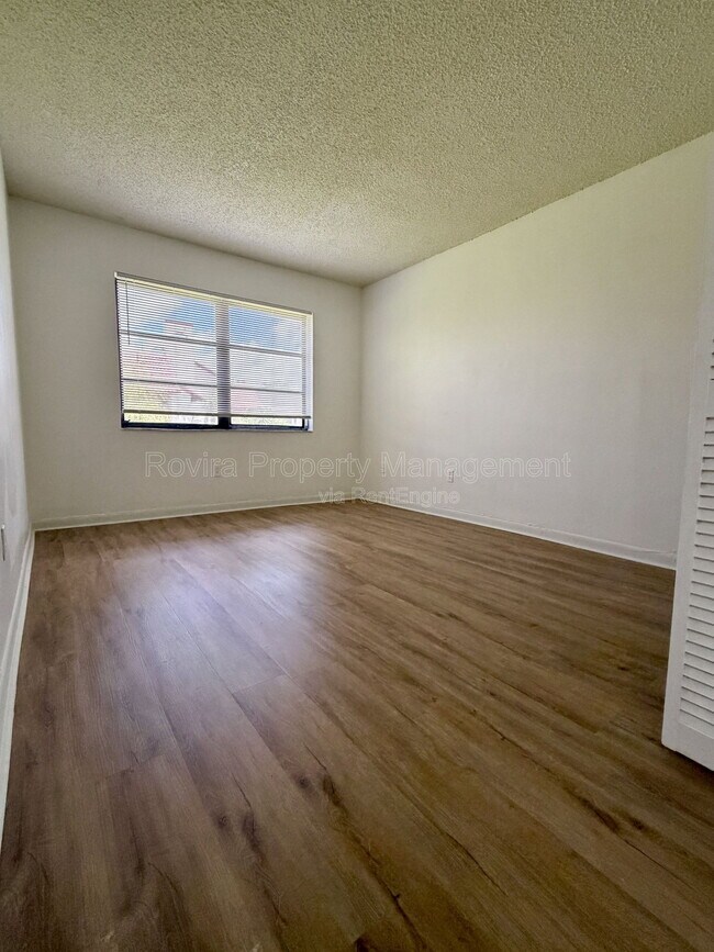 Building Photo - 8660 SW 149th Ave