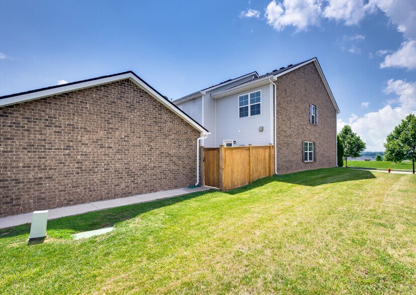 Building Photo - 1840 Riverbirch Ln