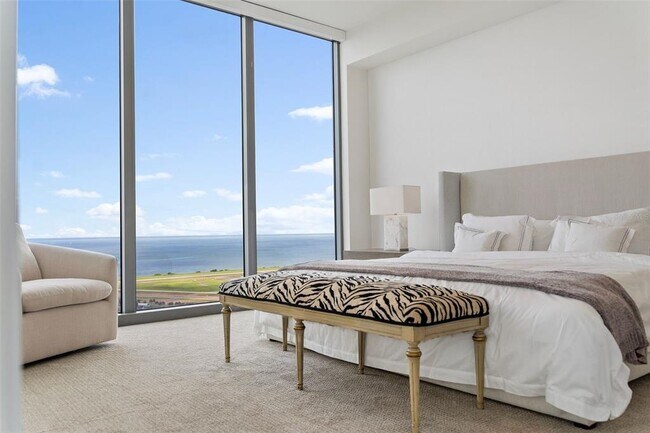 Building Photo - 301 1st St S