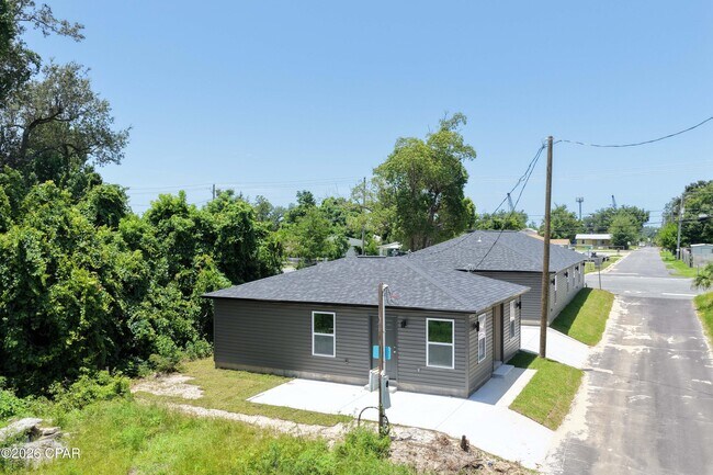 Building Photo - 122 N East Ave