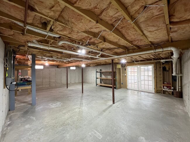 Building Photo - 2-12 Yvonne St