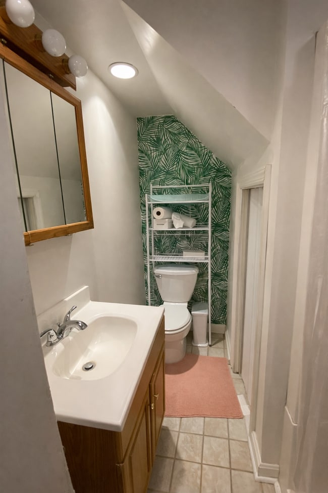 Building Photo - 2415 BeechwoodCarriage House
