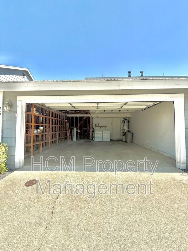 Building Photo - 12168 Mt Vernon Ave