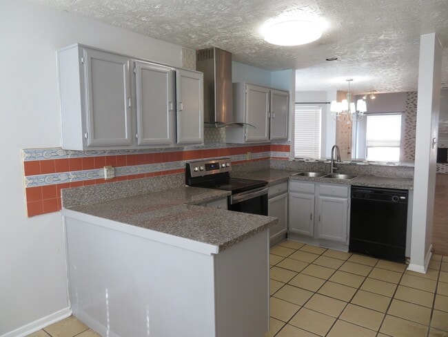Building Photo - 12824 Westpark Dr