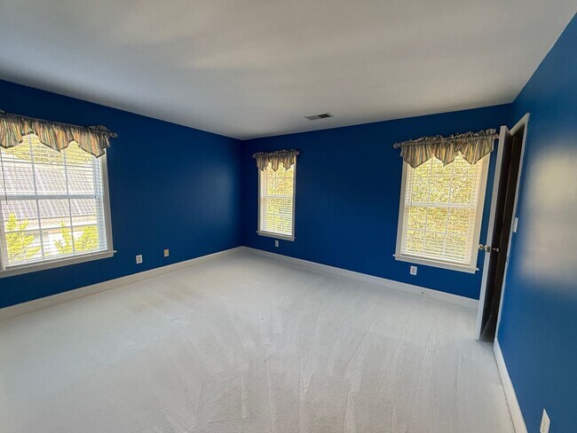 Building Photo - 935 Charter Oaks Dr