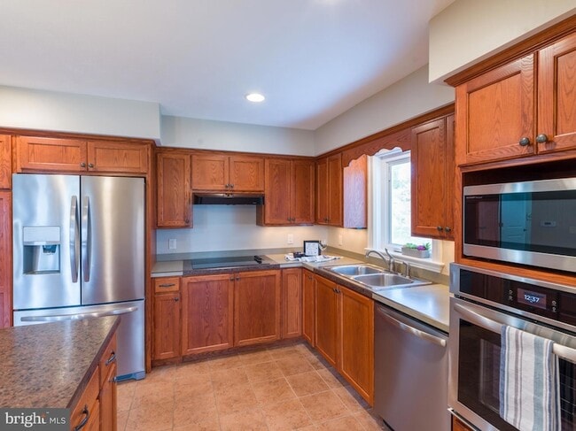 Building Photo - 2616 Greenport Dr