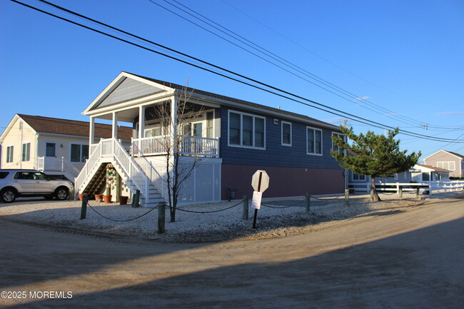 Primary Photo - 128 W Osprey Way