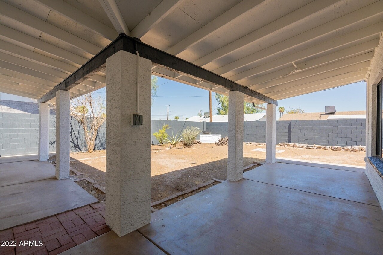 Building Photo - 822 W 18th St