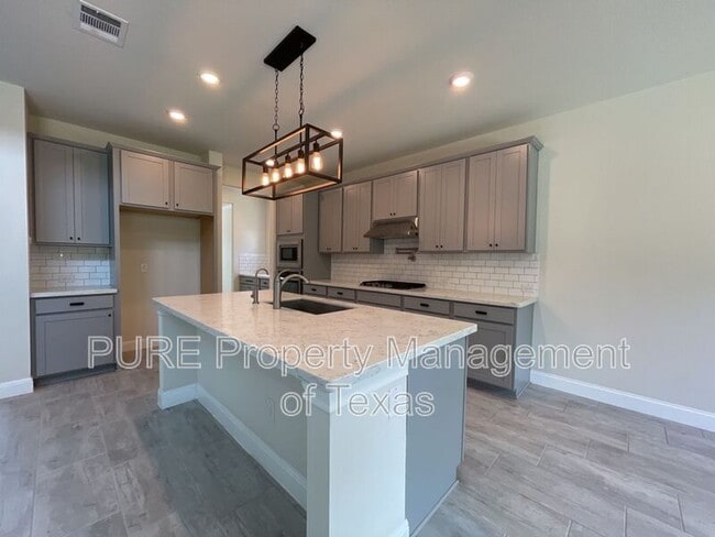 Building Photo - 716 Expedition Way