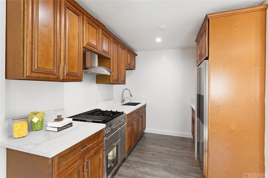 Building Photo - 7742 Bakman Ave