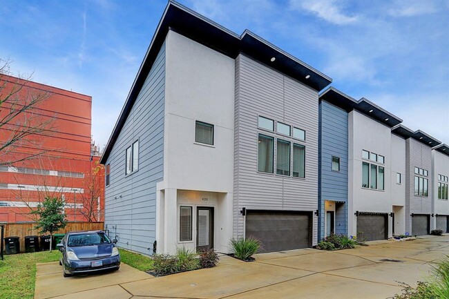 Building Photo - 420 Drennan St