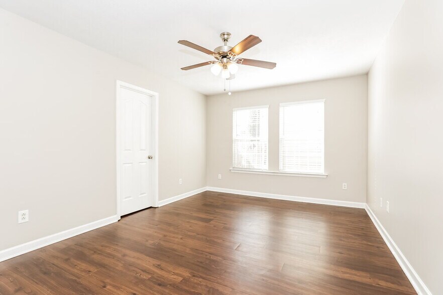 Building Photo - 127 Berele Shepsele Ln