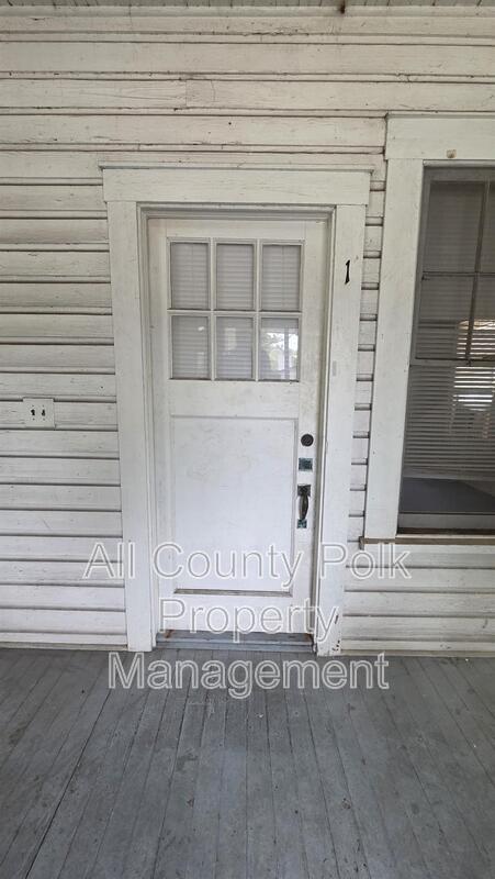 Building Photo - 918 E Lime St