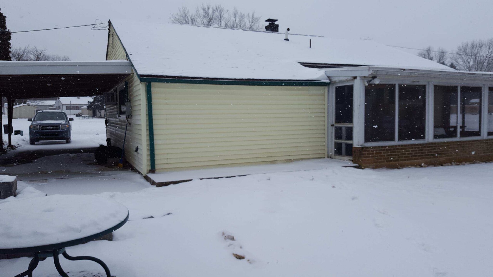 Building Photo - 2527 Valley Road