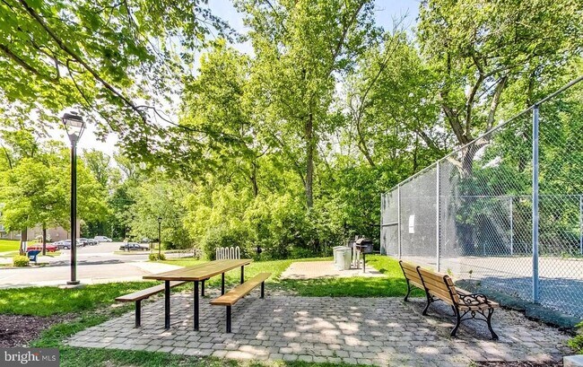 Building Photo - 10301 Montrose Ave