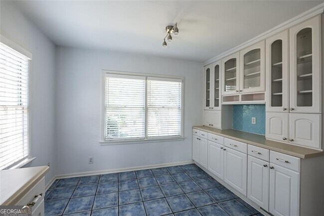 Building Photo - 1205 Spring Valley Ln NE