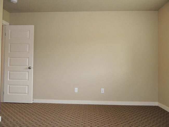 Building Photo - Modern Hawks Prairie Townhome