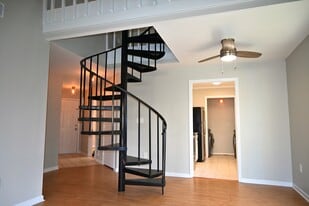 Building Photo - 2553 Stockbridge Dr