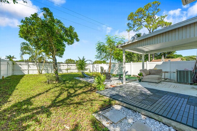 Building Photo - 9056 Green Meadows Way