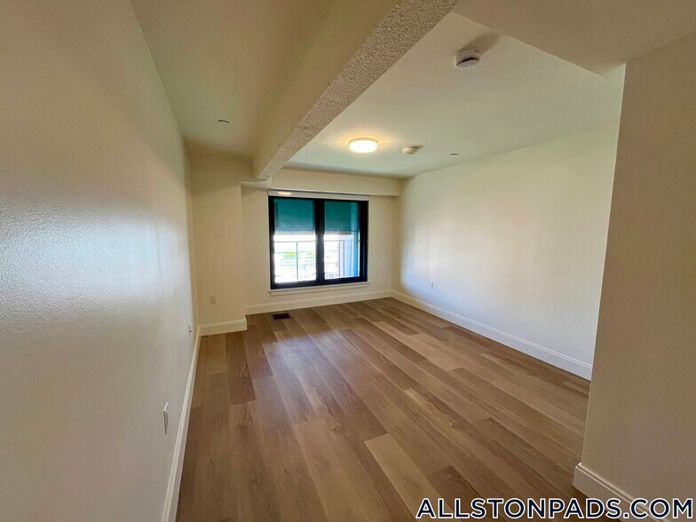 Building Photo - 1079 Commonwealth Ave