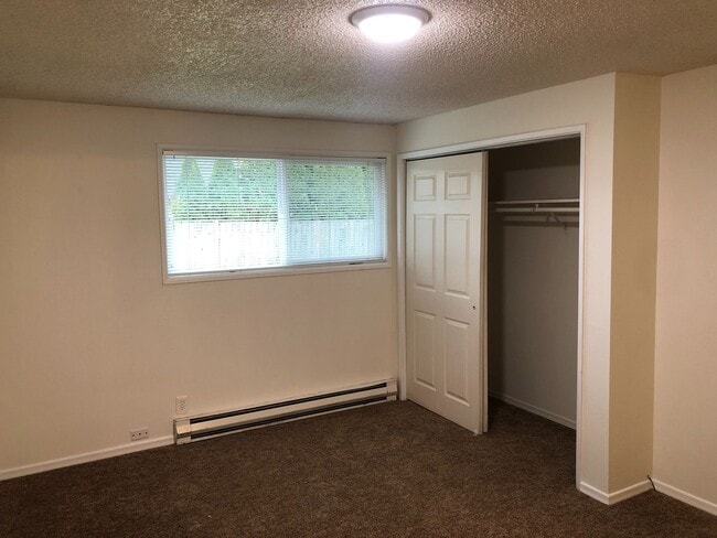 Building Photo - 4812 Cougar Ct SE