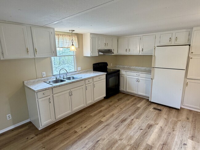 Building Photo - 41 Windy Hill Rd