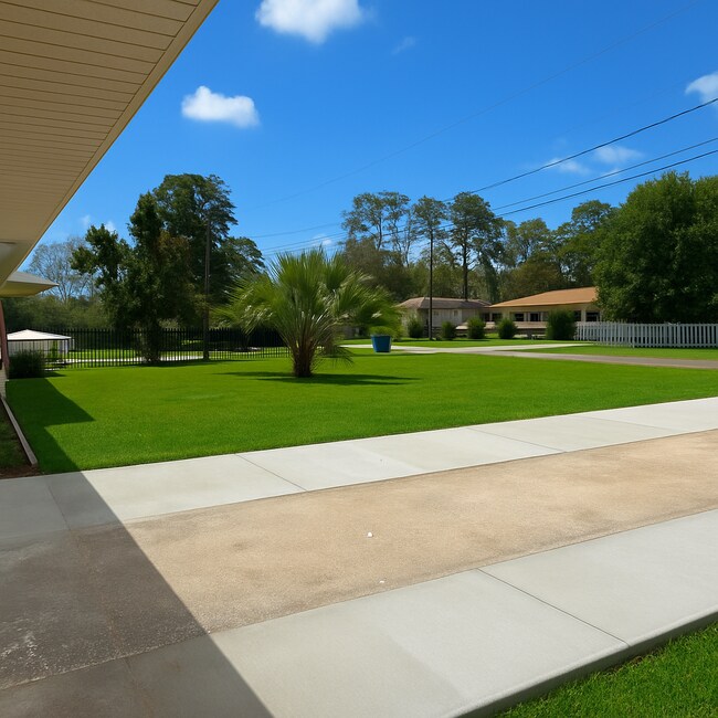 Building Photo - NEWLY RENOVATED 3 BEDROOM, 2 BATH HOME – ALL UTILITIES INCLUDED & NO HOA!