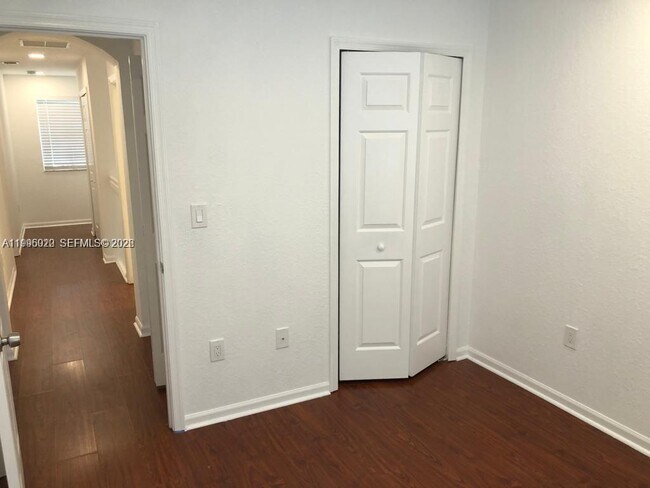 Building Photo - 2451 SE 14th Ave