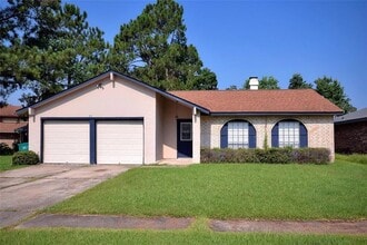 Building Photo - 301 Somerset Dr