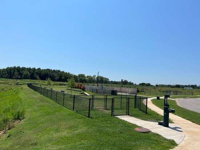 Building Photo - LEASING SPECIAL! 1/2 OFF FIRST MONTHS RENT - Featherston Village - Modern Living - 2 Bedroom/2.5 ...