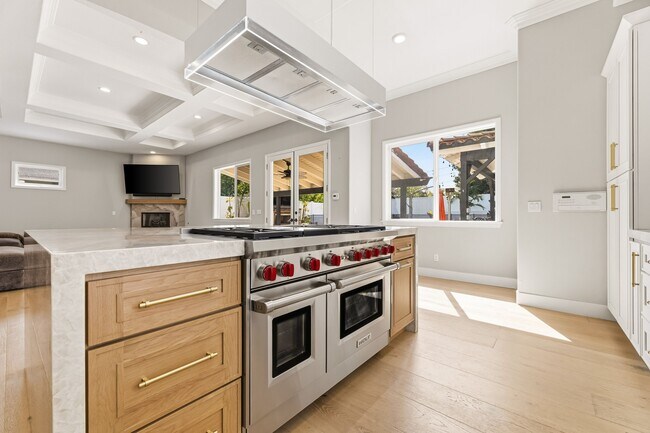 Building Photo - 1832 11th St