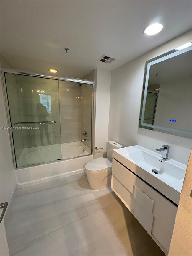 Building Photo - 335 S Biscayne Blvd