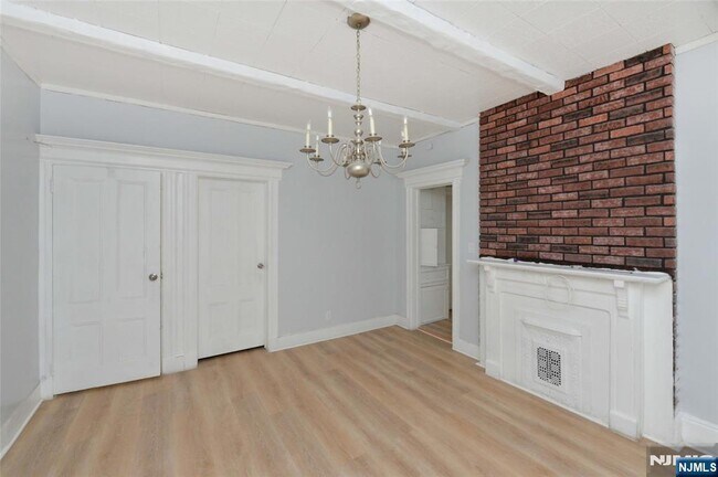 Building Photo - 124 Tuers Ave