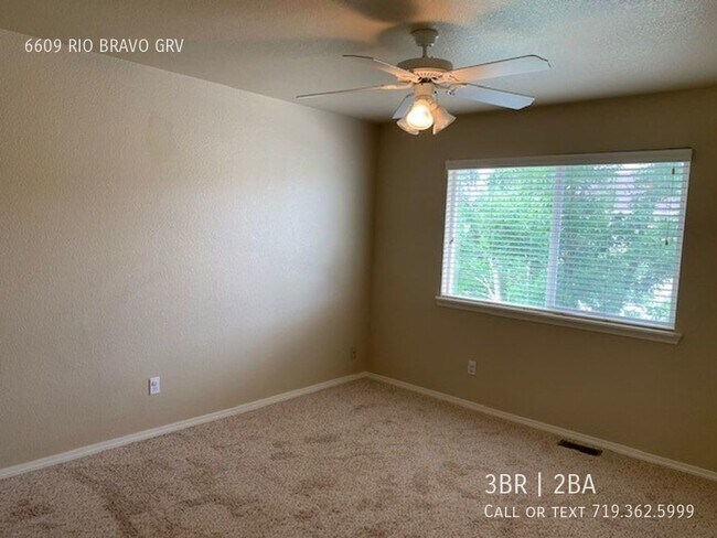 Building Photo - 2-story Townhome with Finished Basement