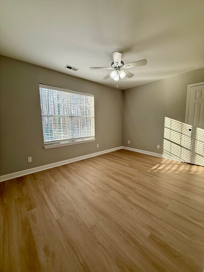 Building Photo - 27 Montford Ct