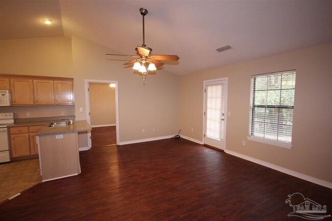 Building Photo - 6250 Starhill Dr