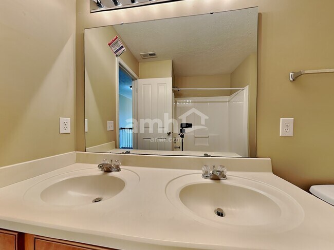 Building Photo - 1559 Lavender Ln