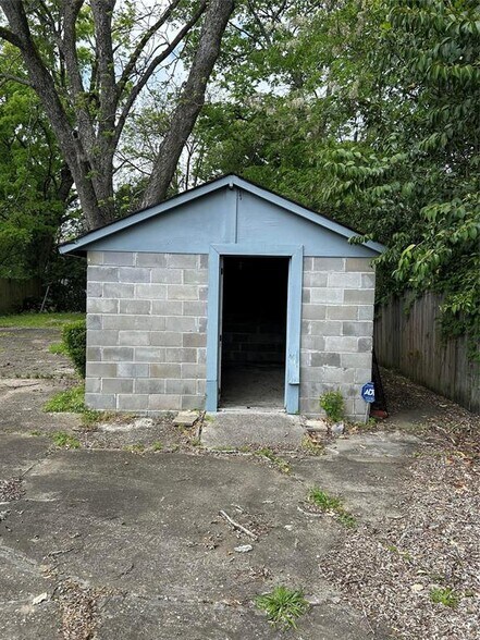 Building Photo - 3616 Gaston Ave