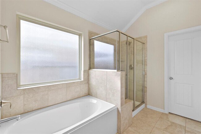 Building Photo - 15606 Kensington Bluff