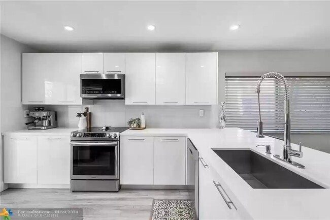 Building Photo - 9922 NW 65th Ct