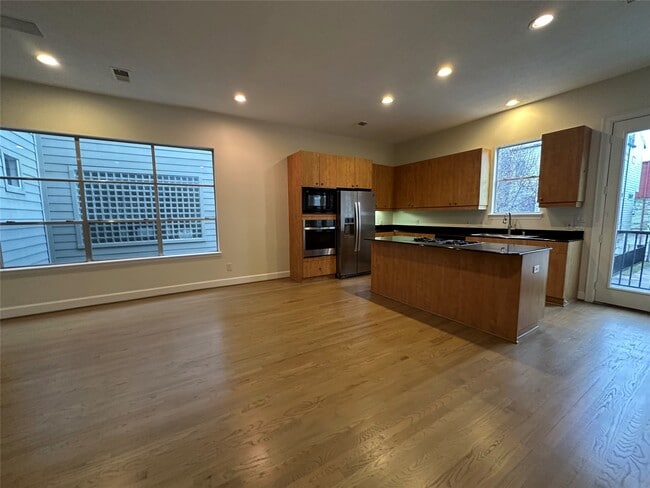 Building Photo - 2713 Crawford St